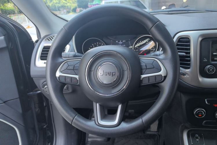 Used Jeep Compass 2017 200T Automatic Comfort Edition Steering Wheel