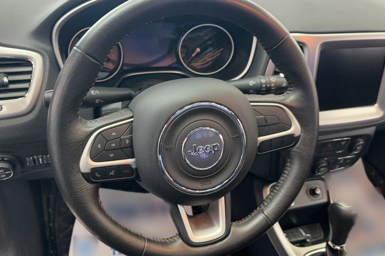 Used Jeep Compass 2017 200T Automatic Family Edition Steering Wheel