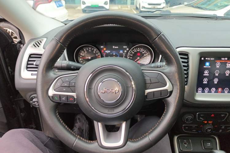 Used Jeep Compass 2017 200T Automatic Family Edition Steering Wheel
