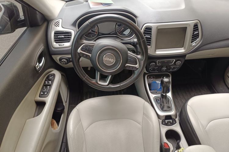 Used Jeep Compass 2017 200T Automatic Family Edition Steering Wheel