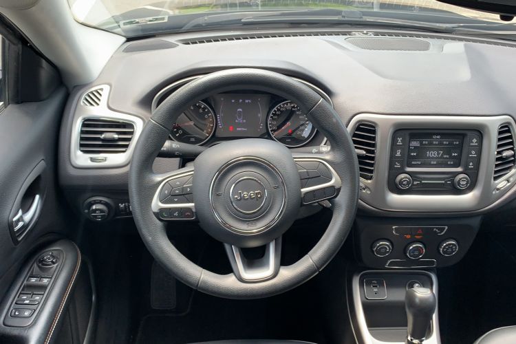 Used Jeep Compass 2017 200T Automatic Comfort Edition Steering Wheel