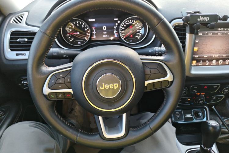 Used Jeep Compass 2017 200T Automatic Family Edition Steering Wheel