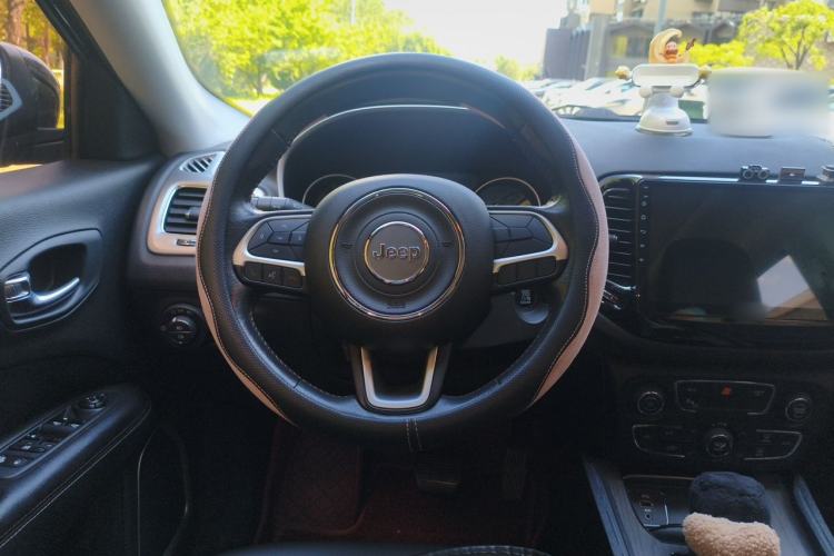Used Jeep Compass 2017 200T Automatic Family Edition Steering Wheel