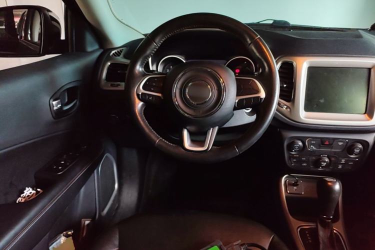 Used Jeep Compass 2017 200T Automatic Family Edition Steering Wheel