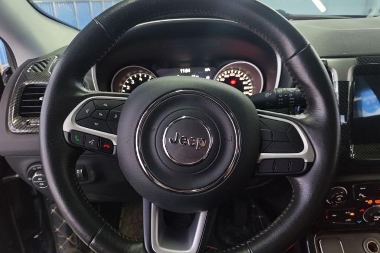 Used Jeep Compass 2017 200T Automatic Family Edition Steering Wheel