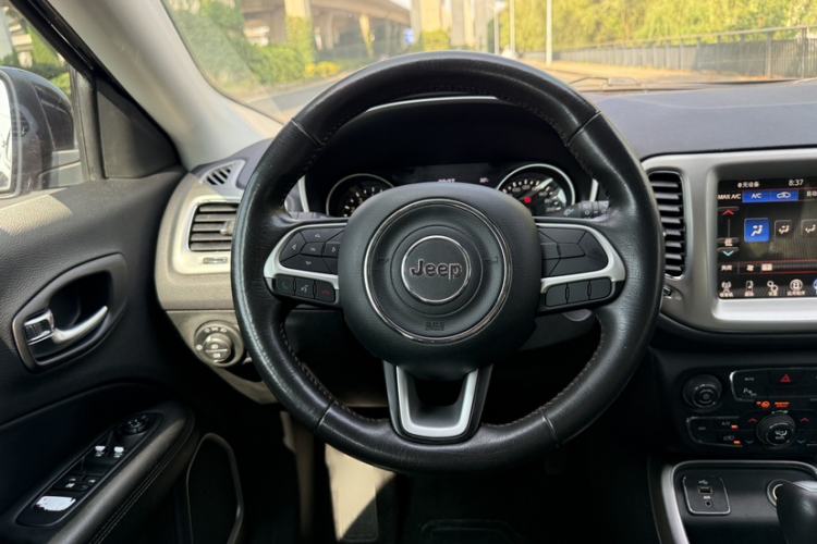 Used Jeep Compass 2017 200T Automatic Family Edition Steering Wheel