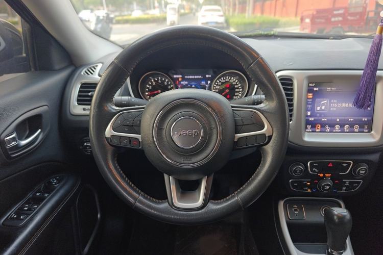 Used Jeep Compass 2017 200T Automatic Family Edition Steering Wheel