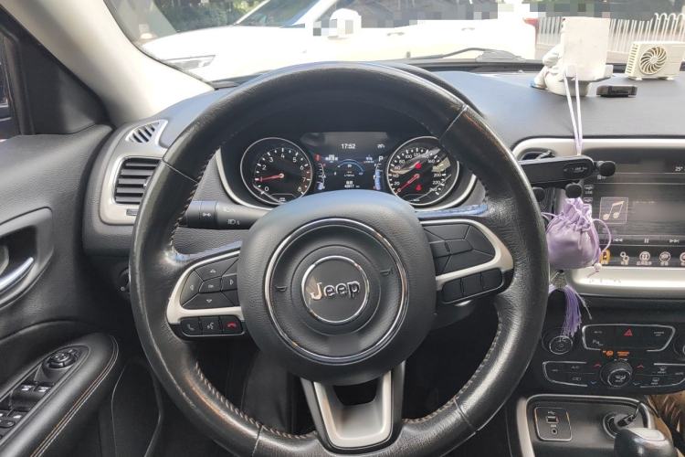 Used Jeep Compass 2017 200T Automatic Family Edition Steering Wheel