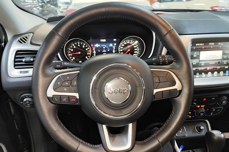 Used Jeep Compass 2017 200T Automatic Family Edition Steering Wheel