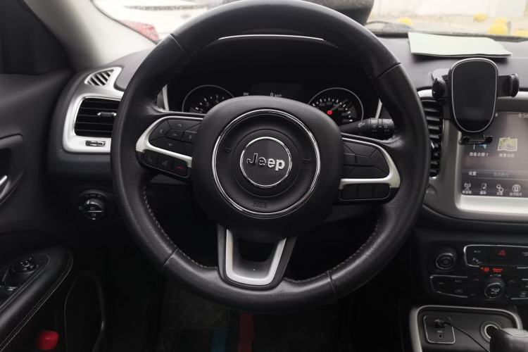 Used Jeep Compass 2017 200T Automatic Family Edition Steering Wheel