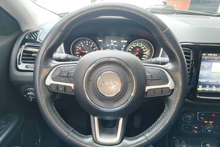 Used Jeep Compass 2017 200T Automatic Prestige Edition Steering Wheel