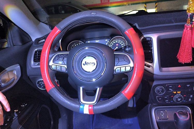 Used Jeep Compass 2017 200T Automatic Family Edition Steering Wheel