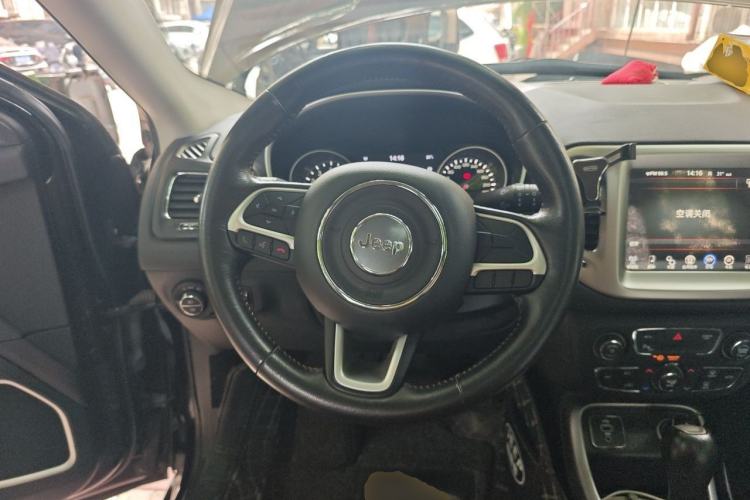 Used Jeep Compass 2017 200T Automatic Family Edition Steering Wheel
