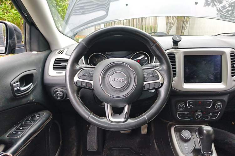 Used Jeep Compass 2017 200T Automatic Family Enjoyment Four-Wheel Drive Edition Steering Wheel