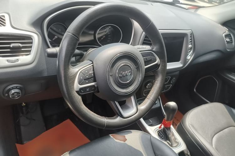 Used Jeep Compass 2017 200T Automatic Family Edition Steering Wheel