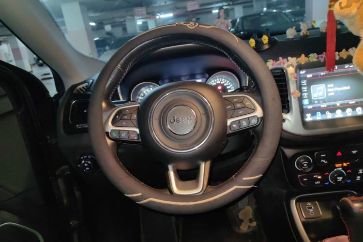 Used Jeep Compass 2017 200T Automatic Family Edition Steering Wheel