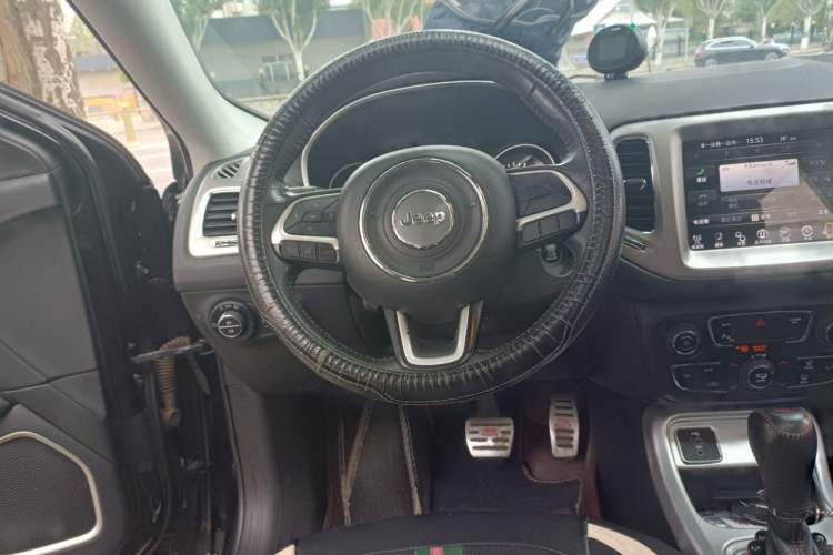Used Jeep Compass 2017 200T Automatic Family Edition Steering Wheel