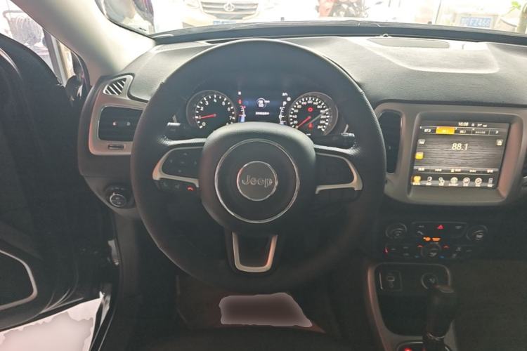 Used Jeep Compass 2017 200T Automatic Family Edition Steering Wheel