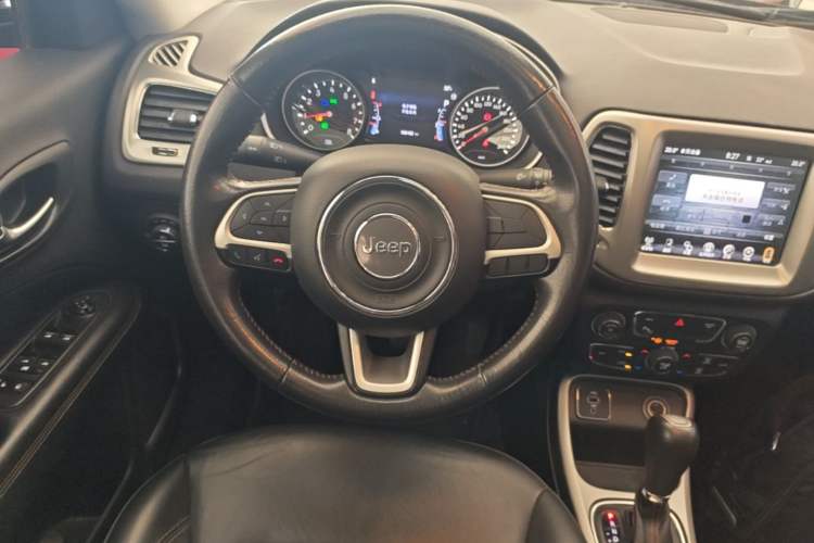Used Jeep Compass 2017 200T Automatic Family Edition Steering Wheel