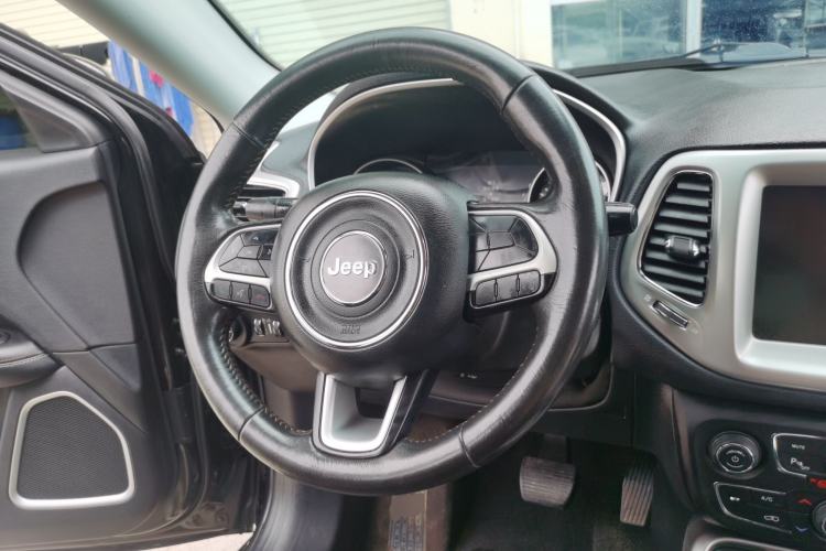 Used Jeep Compass 2017 200T Automatic Family Edition Steering Wheel