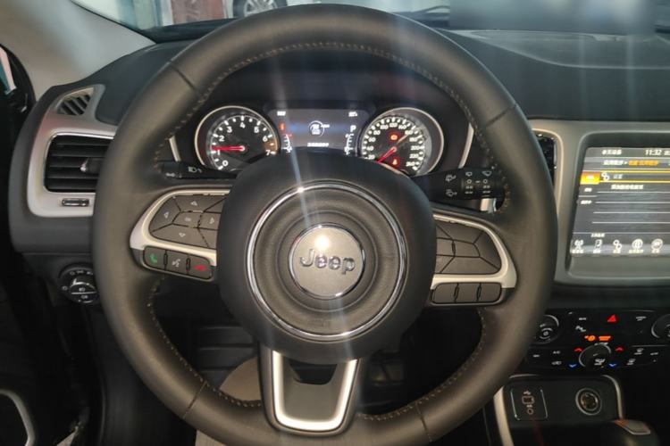 Used Jeep Compass 2017 200T Automatic Family Edition Steering Wheel