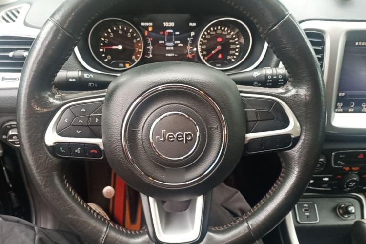 Used Jeep Compass 2017 200T Automatic Family Edition Steering Wheel