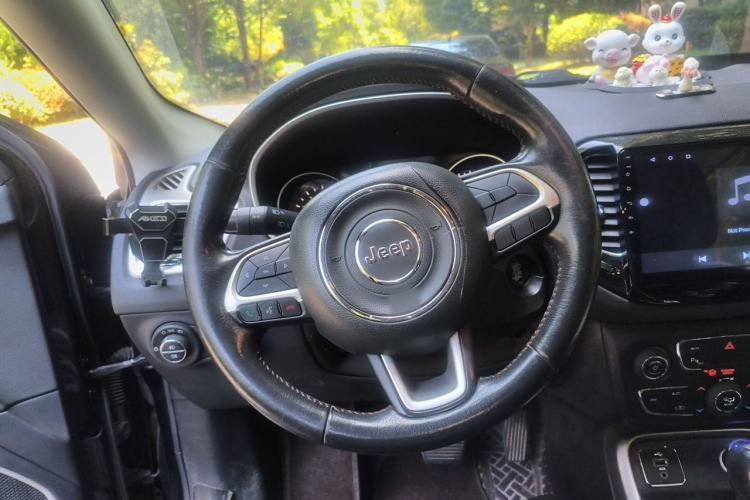 Used Jeep Compass 2017 200T Automatic Family Edition Steering Wheel