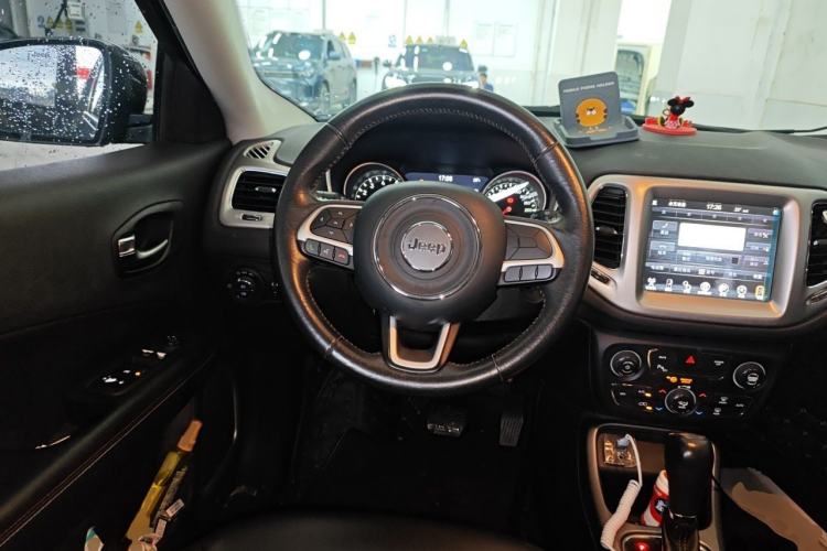 Used Jeep Compass 2017 200T Automatic Family Edition Steering Wheel