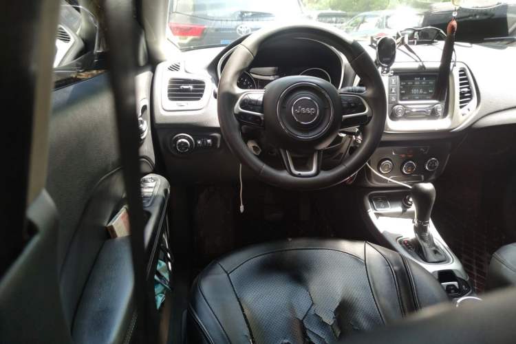 Used Jeep Compass 2017 200T Automatic Enjoyment Version Steering Wheel