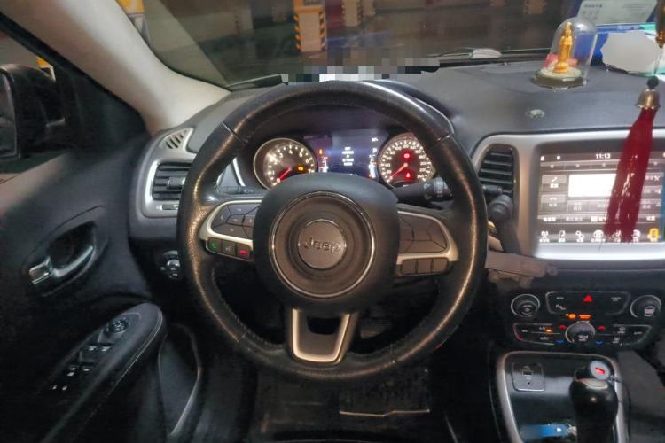 Used Jeep Compass 2017 200T Automatic Family Edition Steering Wheel