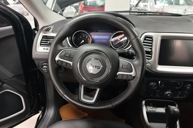 Used Jeep Compass 2017 200T Automatic Family Edition Steering Wheel