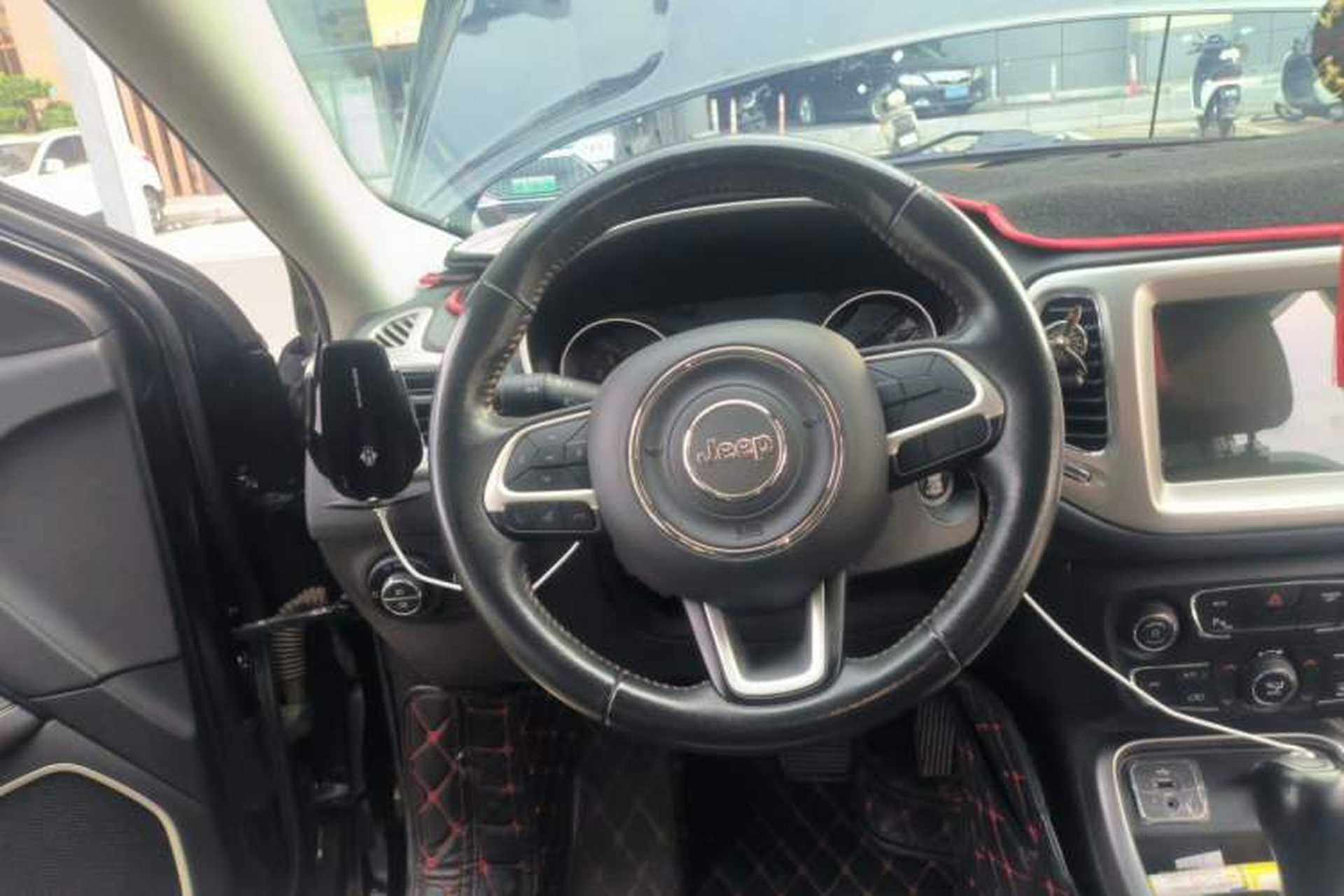 Used Jeep Compass 2017 200T Automatic Family Edition Steering Wheel
