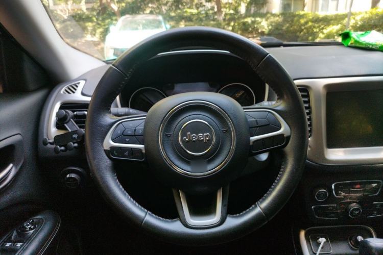 Used Jeep Compass 2017 200T Automatic Family Edition Steering Wheel