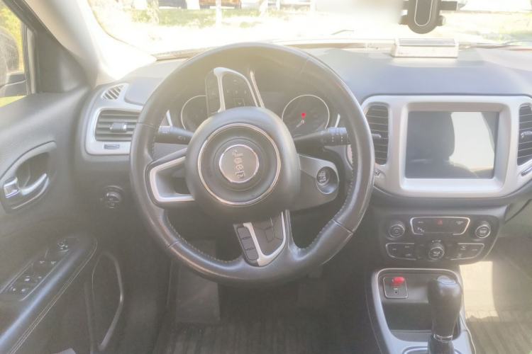 Used Jeep Compass 2017 200T Automatic Family Edition Steering Wheel