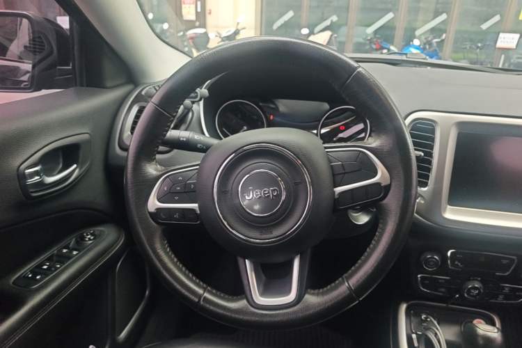 Used Jeep Compass 2017 200T Automatic Family Edition Steering Wheel