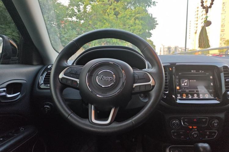 Used Jeep Compass 2017 200T Automatic Family Edition Steering Wheel
