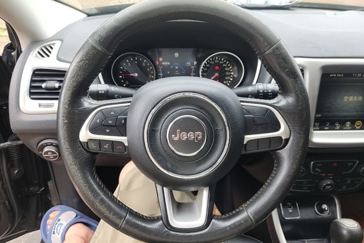 Used Jeep Compass 2017 200T Automatic Family Edition Steering Wheel