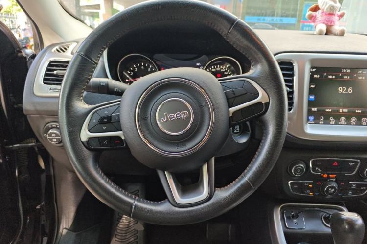 Used Jeep Compass 2017 200T Automatic Family Edition Steering Wheel