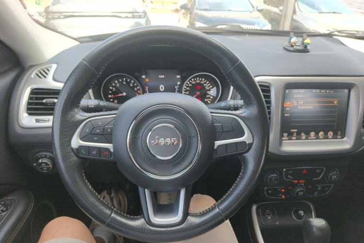 Used Jeep Compass 2017 200T Automatic Family Edition Steering Wheel