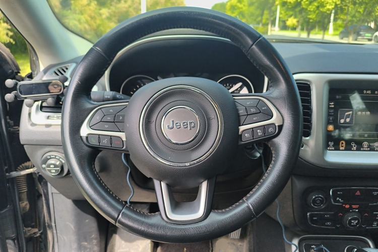 Used Jeep Compass 2017 200T Automatic Family Edition Steering Wheel