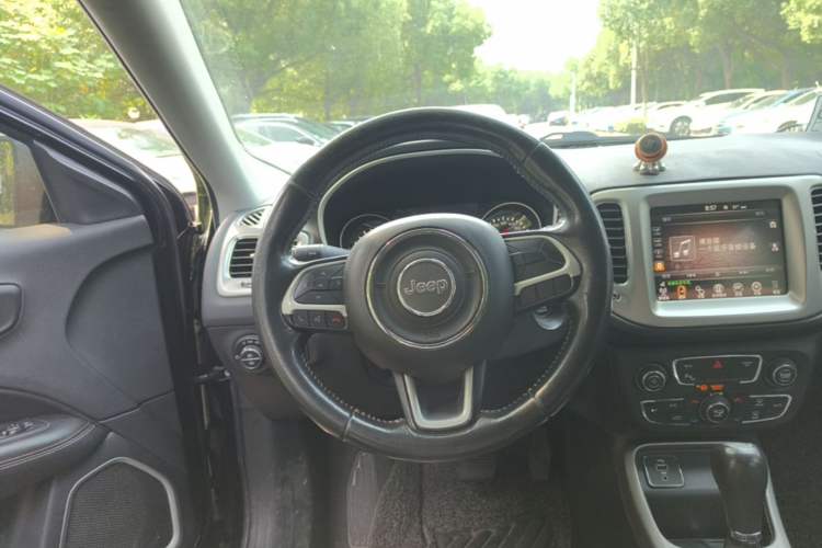 Used Jeep Compass 2017 200T Automatic Family Edition Steering Wheel