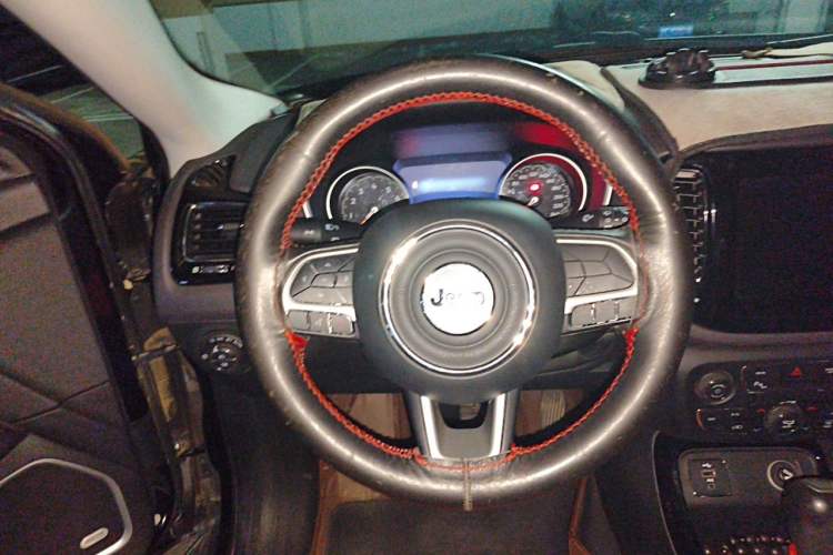 Used Jeep Compass 2017 200T Automatic Prestige Edition Steering Wheel