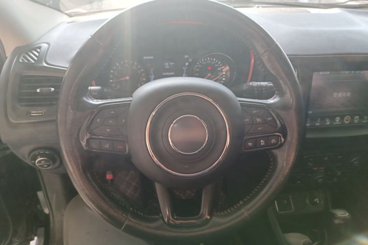 Used Jeep Compass 2017 200T Automatic Family Edition Steering Wheel