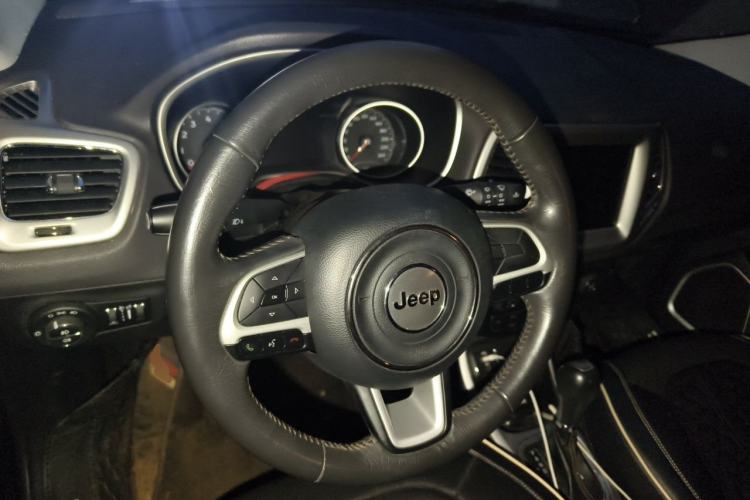 Used Jeep Compass 2017 200T Automatic Family Edition Steering Wheel