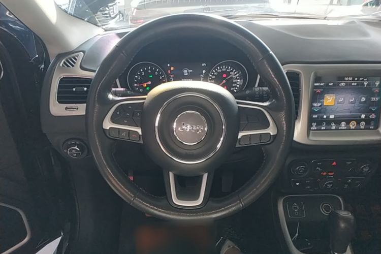 Used Jeep Compass 2017 200T Automatic Family Edition Steering Wheel