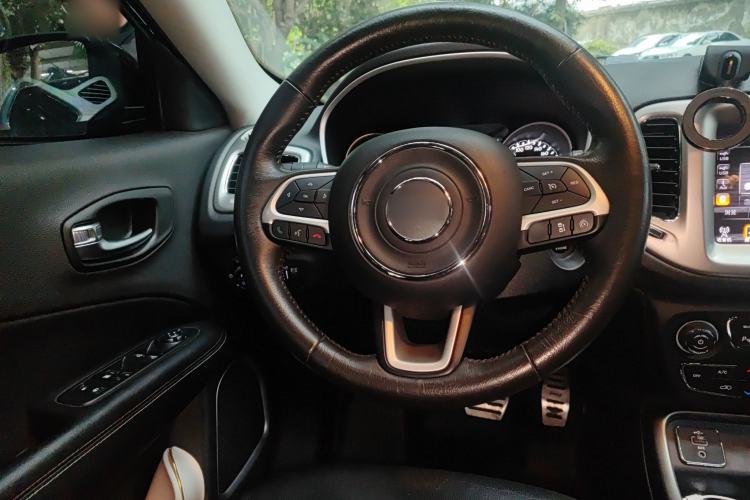 Used Jeep Compass 2017 200T Automatic Family Edition Steering Wheel