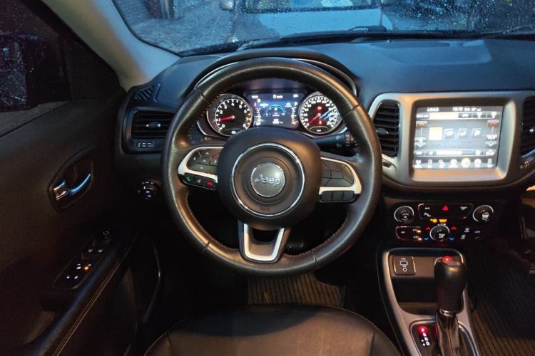 Used Jeep Compass 2017 200T Automatic Family Edition Steering Wheel