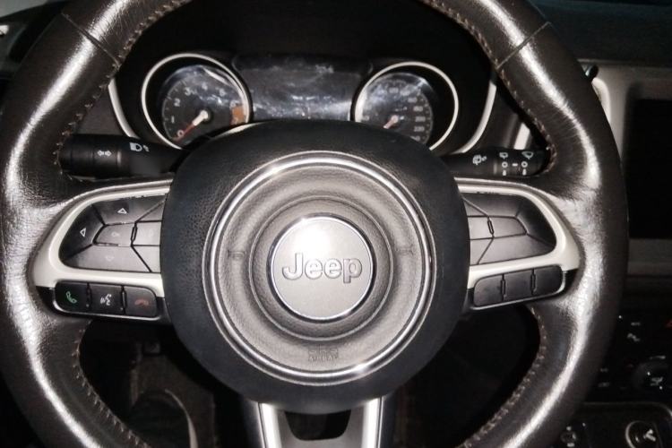 Used Jeep Compass 2017 200T Automatic Family Edition Steering Wheel