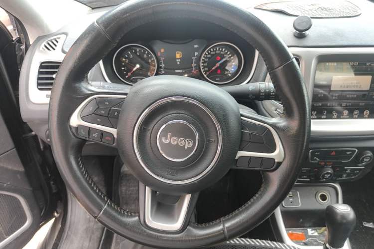Used Jeep Compass 2017 200T Automatic Family Edition Steering Wheel