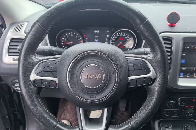 Used Jeep Compass 2017 200T Automatic Family Edition Steering Wheel